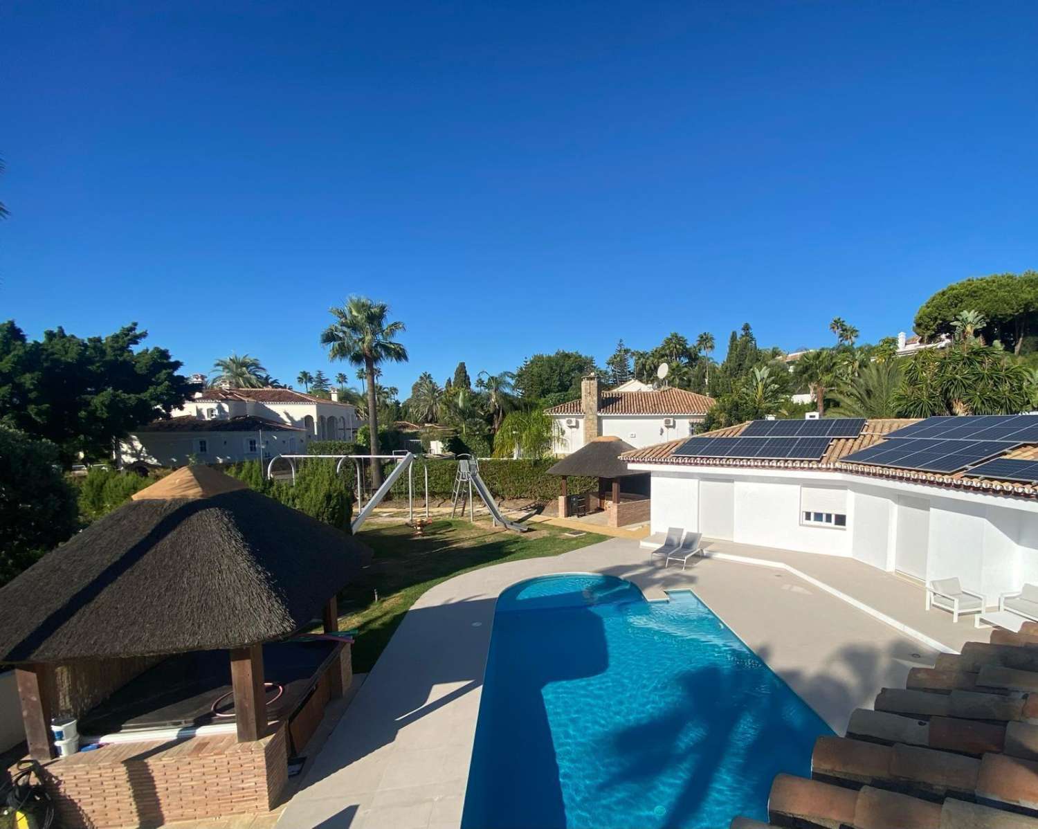 Magnifica Villa con Piscina en La milla de Oro, Marbella