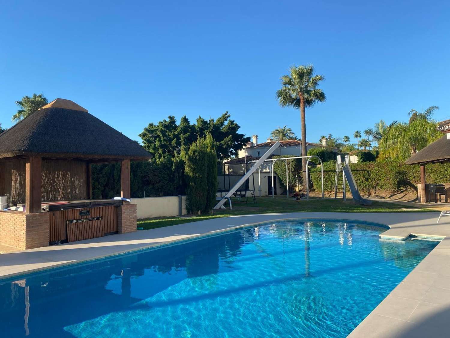 Magnifica Villa con Piscina en La milla de Oro, Marbella